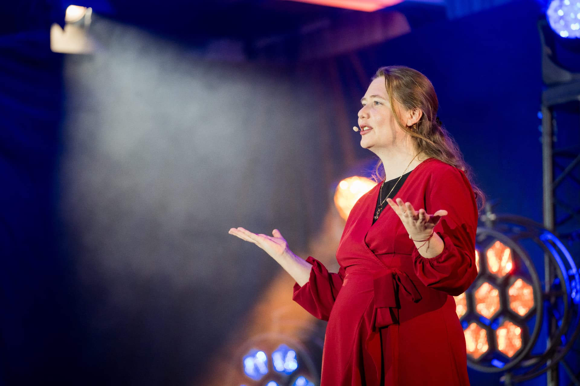 Ariane Krahl als Keynote-Speakerin auf großer Bühne